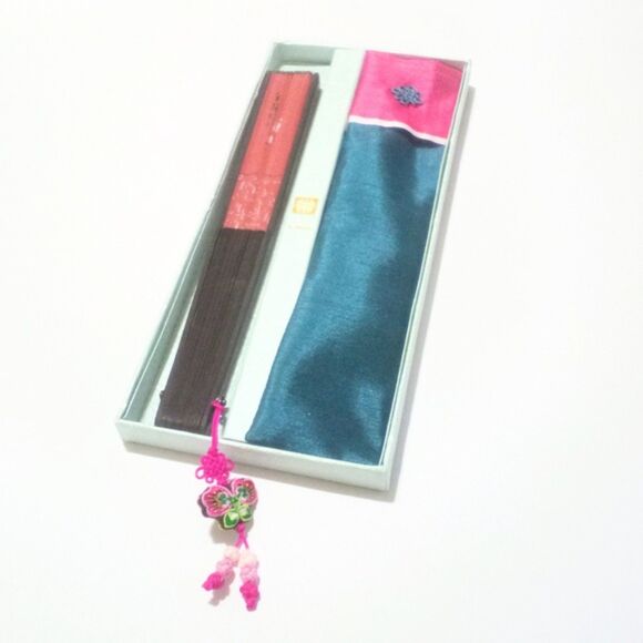 Vintage Korean Crane Design Traditional Hand Fan with Box & Organza Sleeve - Picture 3 of 6